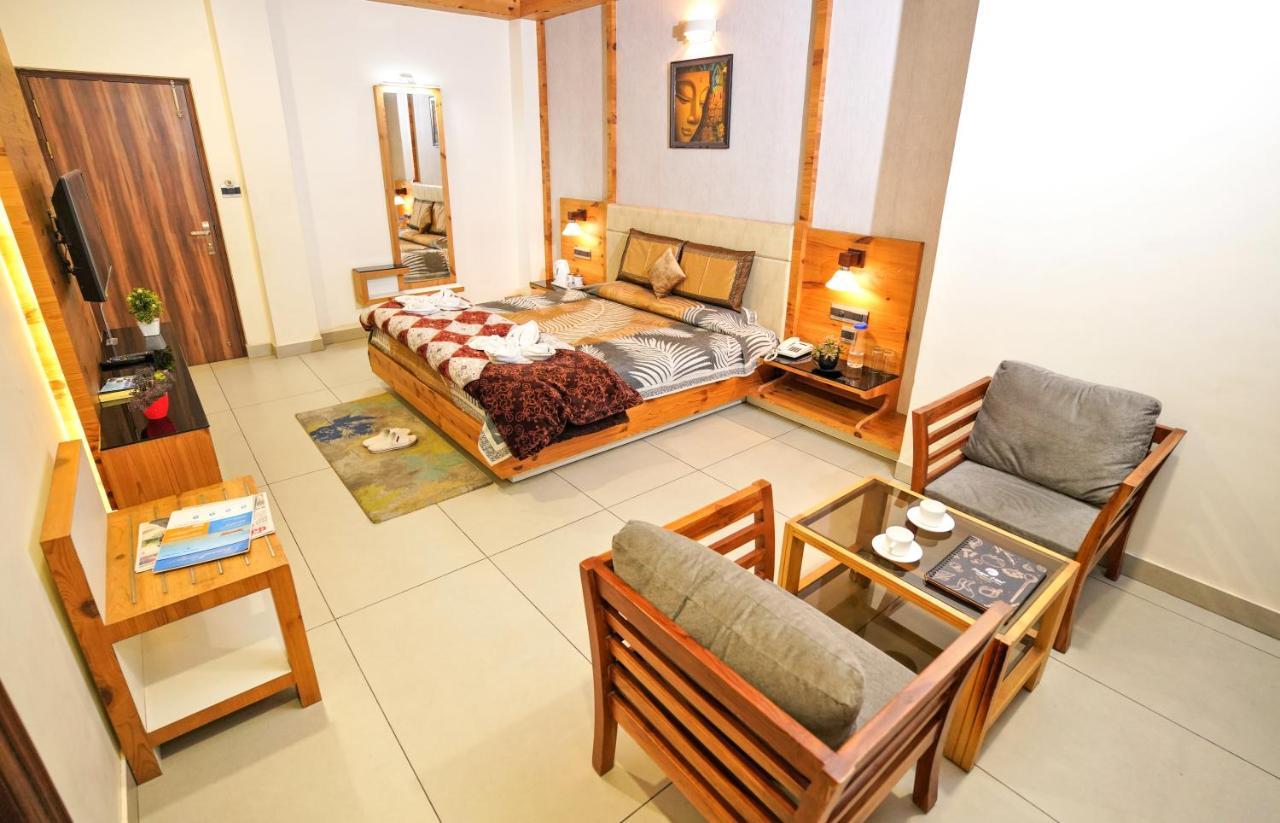Mayur Hotel Bar And Restaurant ชิมลา ภายนอก รูปภาพ